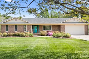 676 Sunridge Dr, Lincolnton, NC 28092 - Photo 1