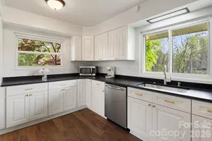 87 W Oakview Rd, Asheville, NC 28806 - Photo 11