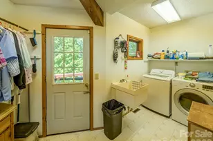 572 Pleasant Valley Rd, Burnsville, NC 28714 - Photo 31