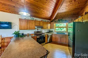 572 Pleasant Valley Rd, Burnsville, NC 28714 - Photo 21