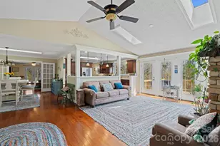 432 Hunters Glen Ln, Hendersonville, NC 28739 - Photo 5