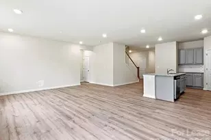 3352 Blf Hl Ln, Charlotte, NC 28215 - Photo 9