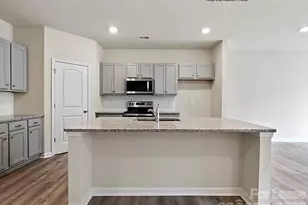 3352 Blf Hl Ln, Charlotte, NC 28215 - Photo 7