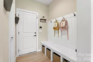 8105 Rolling Wheels Rd, Charlotte, NC 28215 - Photo 5