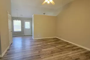 3716 Capps Hill Dr, Charlotte, NC 28216 - Photo 3