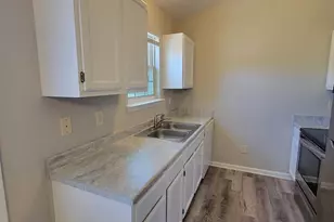 3716 Capps Hill Dr, Charlotte, NC 28216 - Photo 5