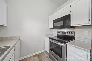 3716 Capps Hill Dr, Charlotte, NC 28216 - Photo 9