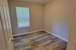 3716 Capps Hill Dr, Charlotte, NC 28216 - Photo 9