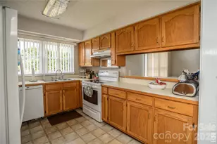 5146 Olde School Dr, Hickory, NC 28602 - Photo 5