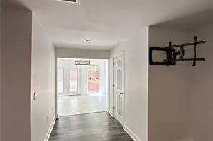 6814 Pence Rd, Charlotte, NC 28215 - Photo 7