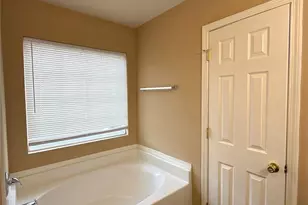 7206 Oakwinds Ct, Charlotte, NC 28269 - Photo 13