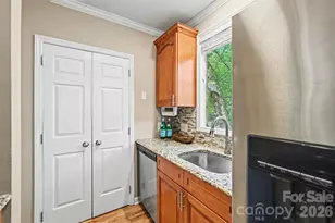 1109 E Morehead St, Charlotte, NC 28204 - Photo 11