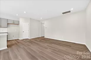 6057 Longar Ln, Charlotte, NC 28269 - Photo 9