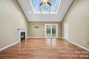 1742 NE 12th St, Hickory, NC 28601 - Photo 3