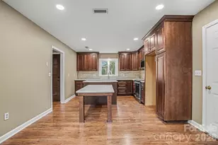 1742 NE 12th St, Hickory, NC 28601 - Photo 7