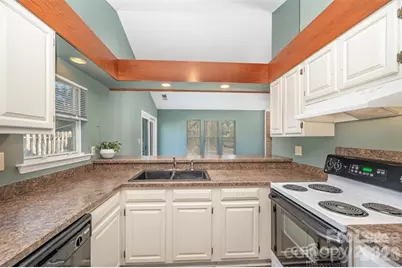 2745 Von Thuringer Court, Charlotte, NC 28210 - Photo 9