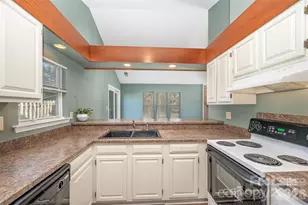 2745 Von Thuringer Ct, Charlotte, NC 28210 - Photo 9