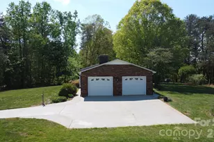1320 Havenwood Dr, Morganton, NC 28655 - Photo 3