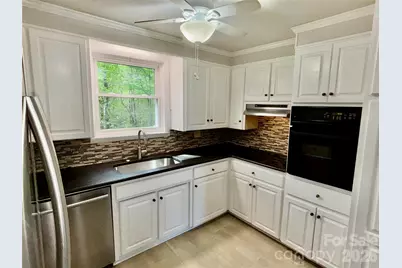 2730 Fourth Street Place NW, Hickory, NC 28601 - Photo 9