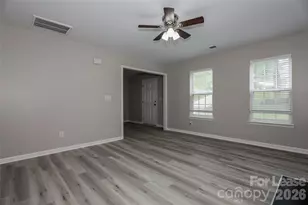 911 Grass Hollow Ct, Charlotte, NC 28216 - Photo 7