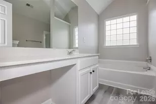 911 Grass Hollow Ct, Charlotte, NC 28216 - Photo 11