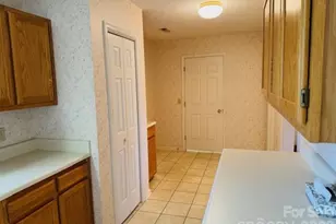 208 Dartcrest Dr, Hendersonville, NC 28792 - Photo 17