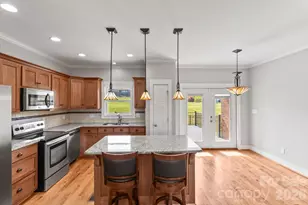 2411 Carriage Ln, Lincolnton, NC 28092 - Photo 7