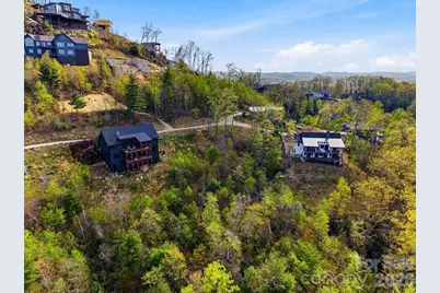 325 Curtain Bluff #W9, Hendersonville, NC 28791 - Photo 13