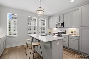 606 W End Dr, Charlotte, NC 28208 - Photo 5