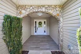 5175 Landing View Dr, Granite Falls, NC 28630 - Photo 3