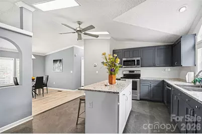 8836 Summerhill Drive, Waxhaw, NC 28173 - Photo 13