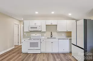 111 W Crawford St, Landrum, SC 29356 - Photo 9