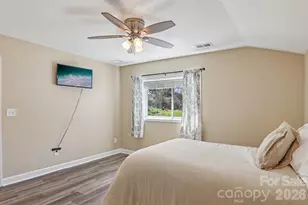 111 W Crawford St, Landrum, SC 29356 - Photo 15