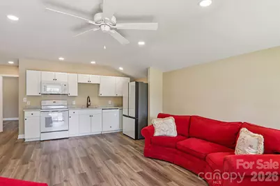 111 W Crawford Street, Landrum, SC 29356 - Photo 5