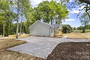 320 Sharon Rd, York, SC 29745 - Photo 3