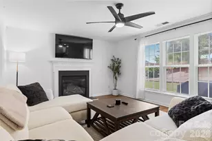 9746 Holly Park Dr, Charlotte, NC 28214 - Photo 9