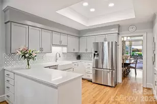 2320 Selwyn Ave, Charlotte, NC 28207 - Photo 11
