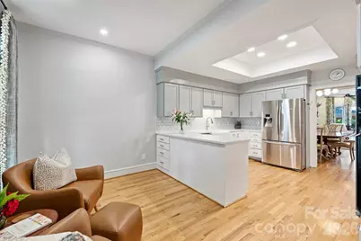 2320 Selwyn Avenue, Charlotte, NC 28207 - Photo 9