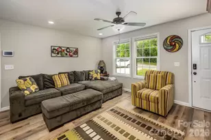 614 E Front St, Statesville, NC 28677 - Photo 5