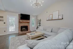 401 Sandymead Rd, Matthews, NC 28105 - Photo 9