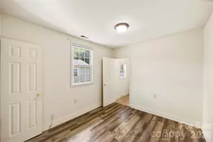 621 Pennsylvania Ave, Charlotte, NC 28216 - Photo 9