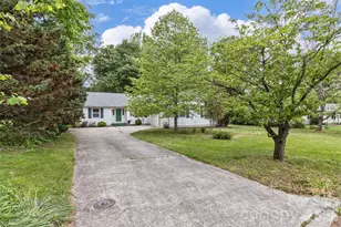 7 Teaneck Cir, Hendersonville, NC 28791 - Photo 3