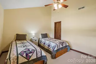 302 Eagles Nest Ct S, Mars Hill, NC 28754 - Photo 17