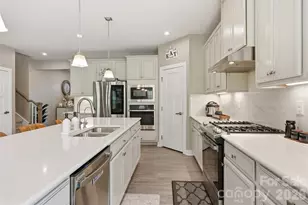 10258 Paper Birch Dr, Charlotte, NC 28215 - Photo 11
