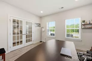 10258 Paper Birch Dr, Charlotte, NC 28215 - Photo 7