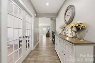 10258 Paper Birch Dr, Charlotte, NC 28215 - Photo 5