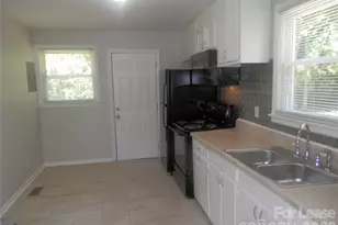 3016 Colfax St, Charlotte, NC 28216 - Photo 7