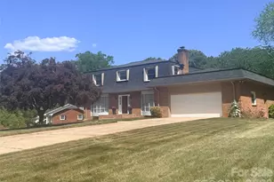 3740 6th St NE, Hickory, NC 28601 - Photo 9