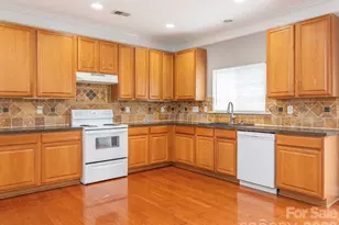 6602 Latherton Ln, Charlotte, NC 28278 - Photo 7