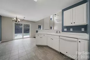11343 Fox Hill Dr, Charlotte, NC 28269 - Photo 9